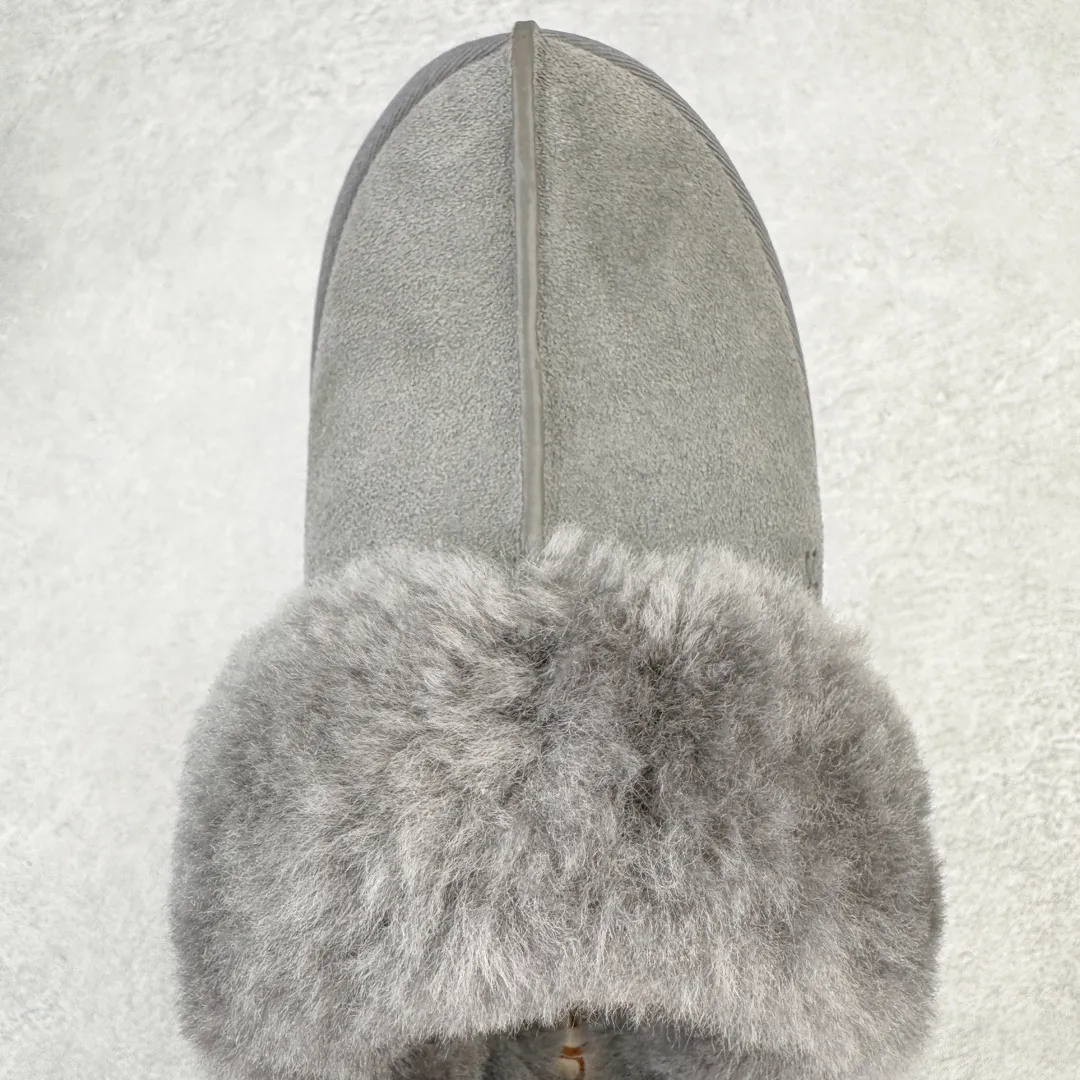 Pick up locally 💰520 UGG 2550 Star thick-soled autumn and winter sheep fur integrated snow boots. All shoes are made from ZP. Longfeng A-grade Australian imported sheep fur integrated brand OEM production line. Fully follow the ZP process. OEM original pattern maker adheres to the principle of no original shoes and no development selection. Pay attention to every detail. The most authentic TREADLITE "light wing" technology outsole on the market. Lightweight/durable/flexible/pile size: 35 36 37 38 39 40 Coding: by2936060
